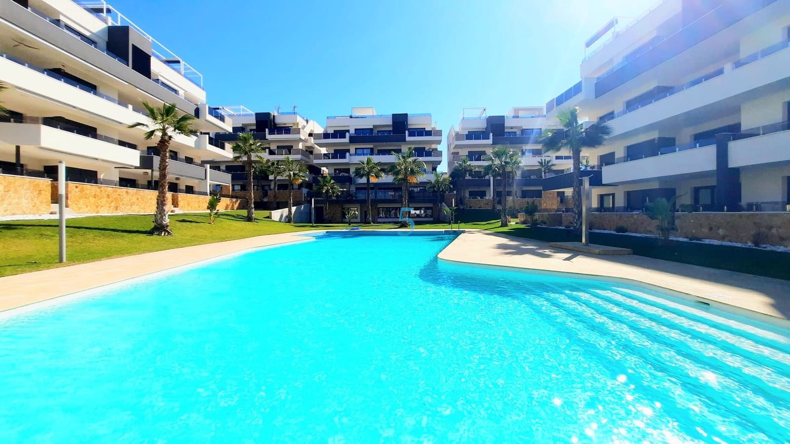 2 soverom Leilighet til salgs i Los Altos med svømmebasseng garasje - € 334 500 (Ref: 9687672)