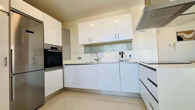 3 soverom Villa til salgs i Villamartin, Orihuela med svømmebasseng garasje - € 550 000 (Ref: 9687673)