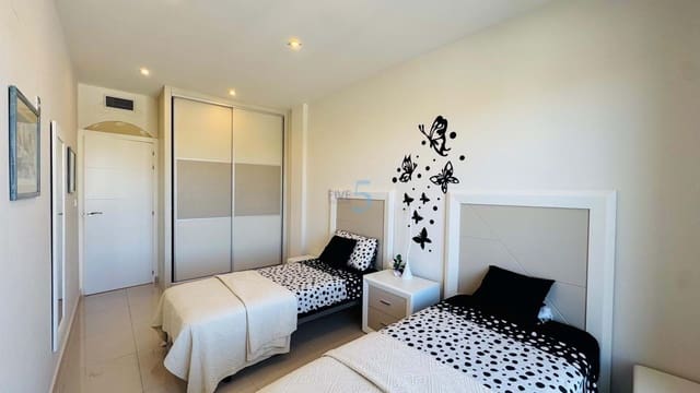 3 soverom Villa til salgs i Villamartin, Orihuela med svømmebasseng garasje - € 550 000 (Ref: 9687673)