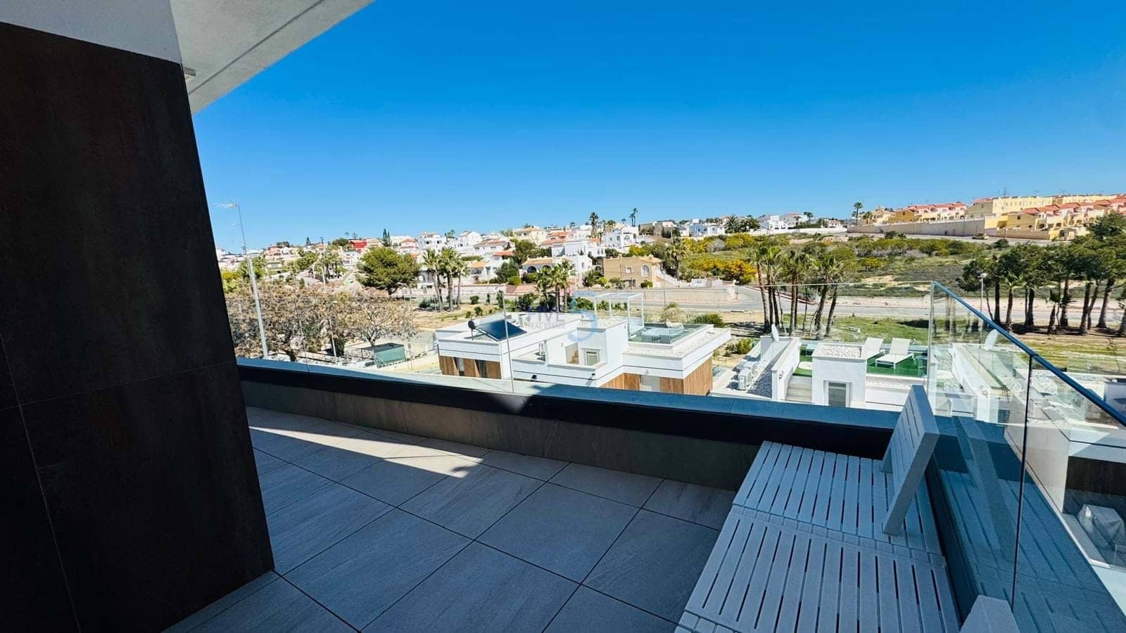 3 soverom Villa til salgs i Villamartin med svømmebasseng garasje - € 550 000 (Ref: 9687673)