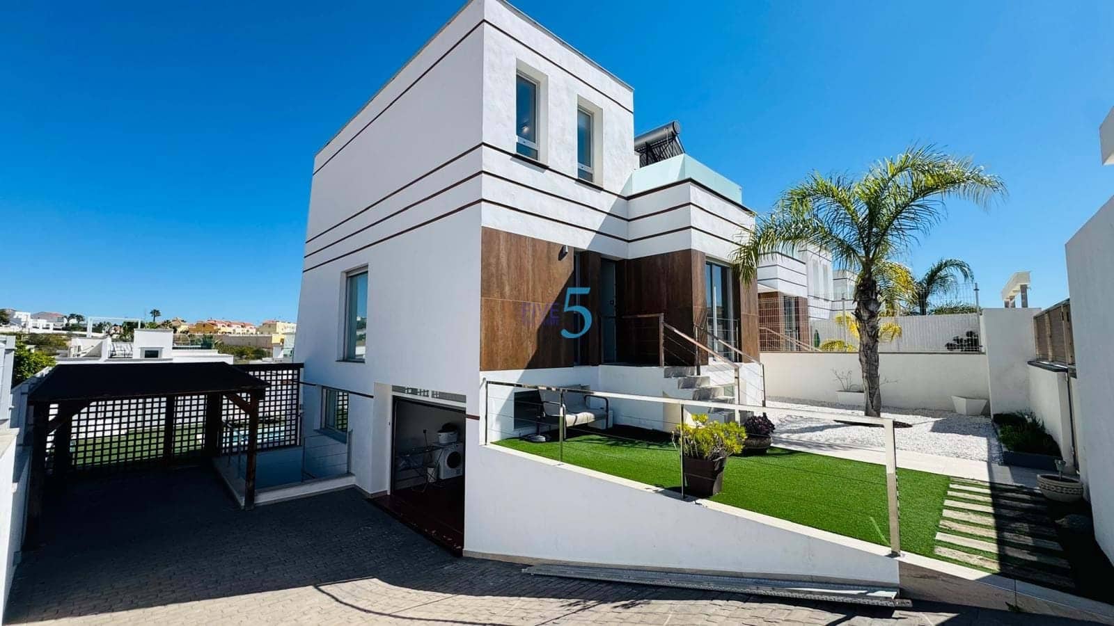 3 soverom Villa til salgs i Villamartin med svømmebasseng garasje - € 550 000 (Ref: 9687673)