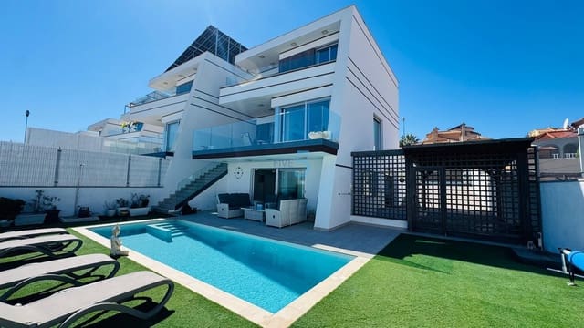 3 soverom Villa til salgs i Villamartin, Orihuela med svømmebasseng garasje - € 550 000 (Ref: 9687673)