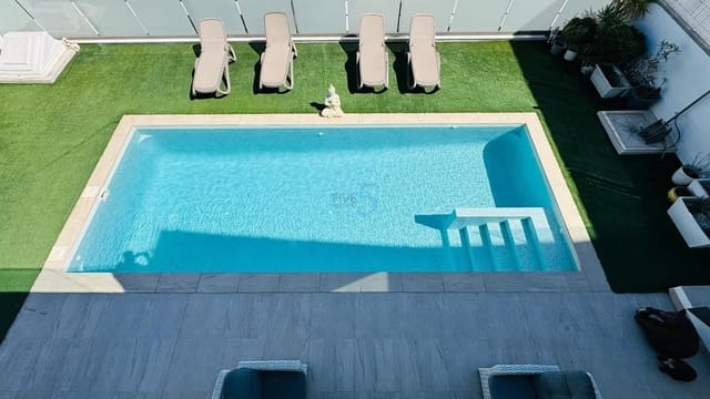 3 soverom Villa til salgs i Villamartin, Orihuela med svømmebasseng garasje - € 550 000 (Ref: 9687673)