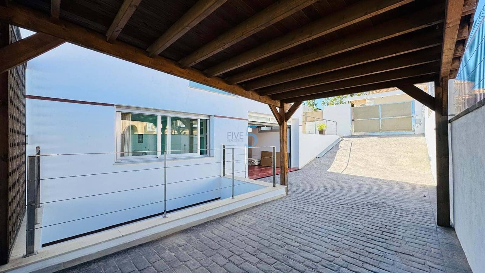 3 soverom Villa til salgs i Villamartin med svømmebasseng garasje - € 550 000 (Ref: 9687673)