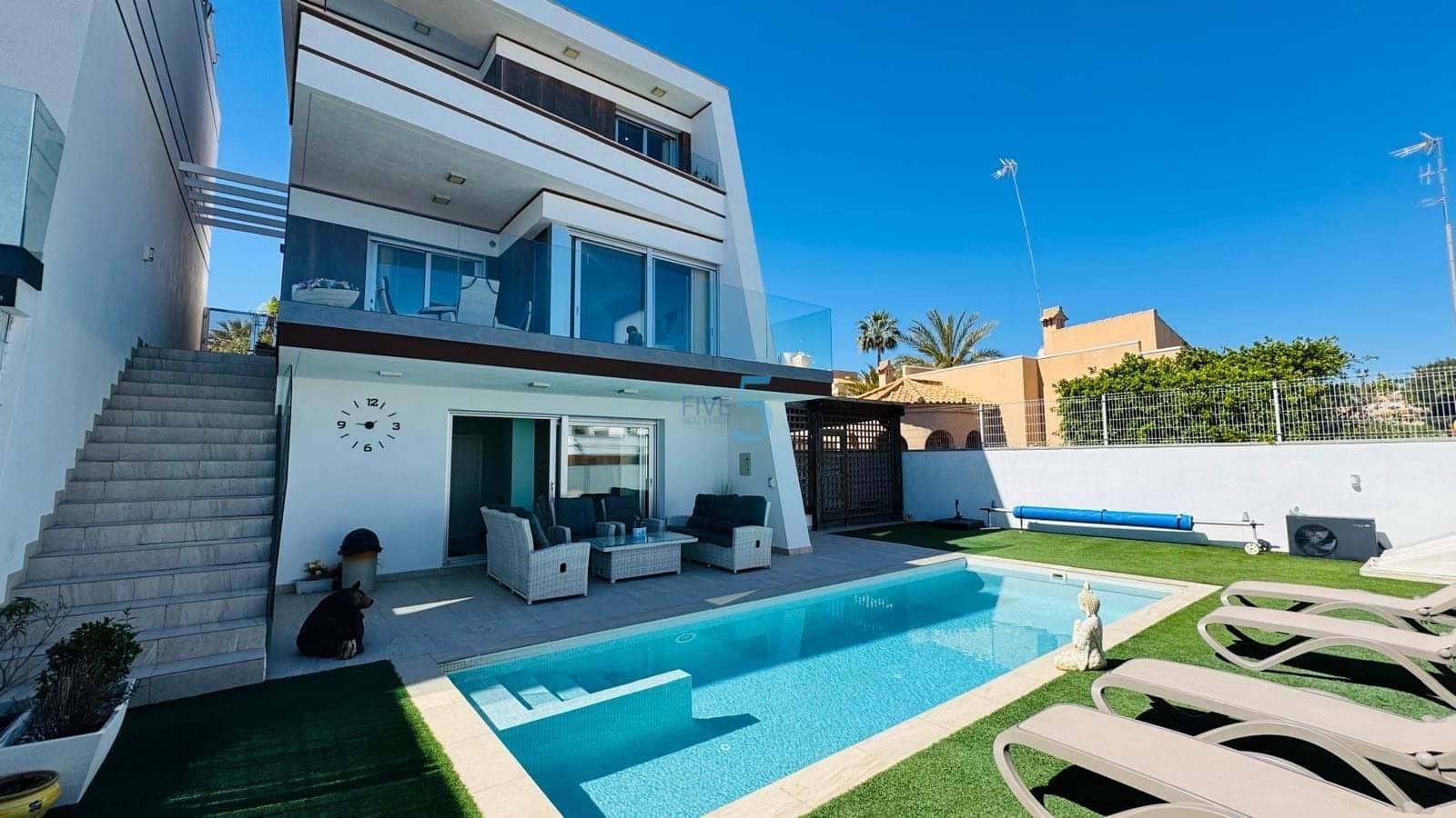 3 soverom Villa til salgs i Villamartin med svømmebasseng garasje - € 550 000 (Ref: 9687673)