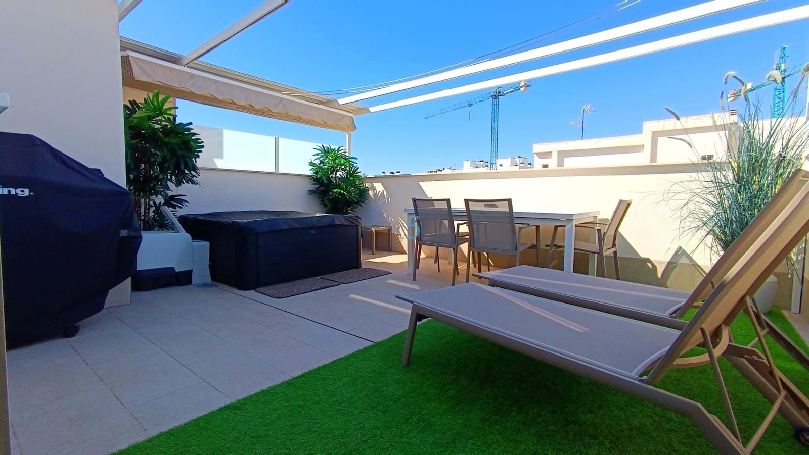 3 soveværelse Lejlighed til salg i Torrevieja med swimmingpool garage - € 399.000 (Ref: 9694289)