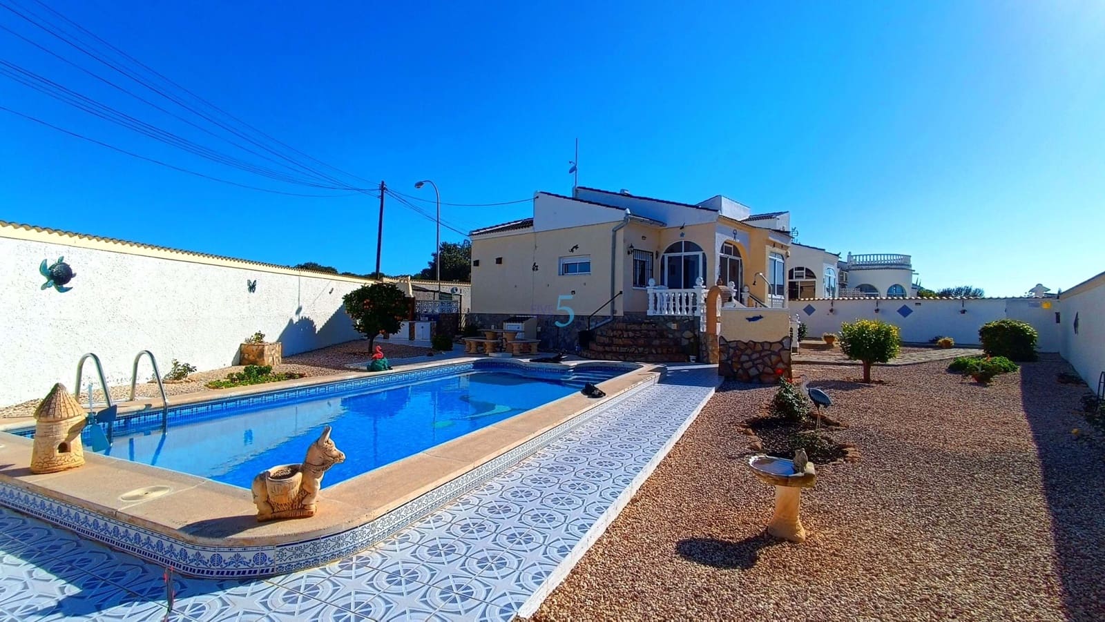 2 Zimmer Villa zu verkaufen in Torrevieja mit Pool - 299.500 € (Ref: 9694290)