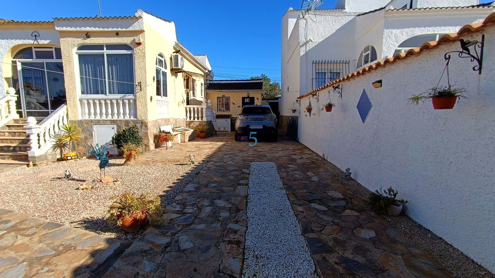 2 Zimmer Villa zu verkaufen in Torrevieja mit Pool - 299.500 € (Ref: 9694290)