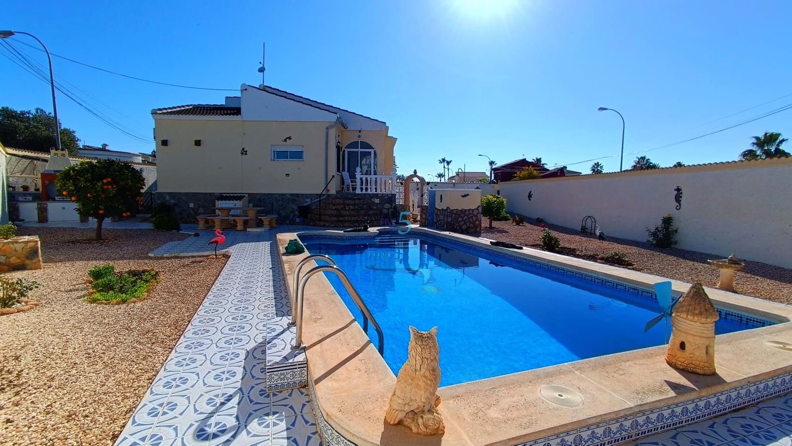 2 Zimmer Villa zu verkaufen in Torrevieja mit Pool - 299.500 € (Ref: 9694290)