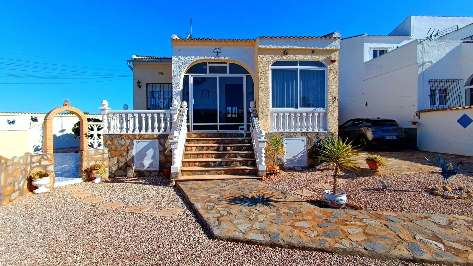 2 Zimmer Villa zu verkaufen in Torrevieja mit Pool - 299.500 € (Ref: 9694290)