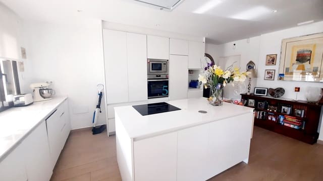 3 soveværelse Villa til salg i San Pedro del Pinatar med swimmingpool garage - € 430.000 (Ref: 9696775)