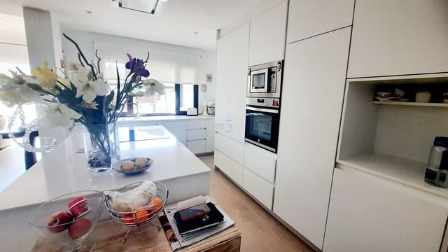 3 soveværelse Villa til salg i San Pedro del Pinatar med swimmingpool garage - € 430.000 (Ref: 9696775)