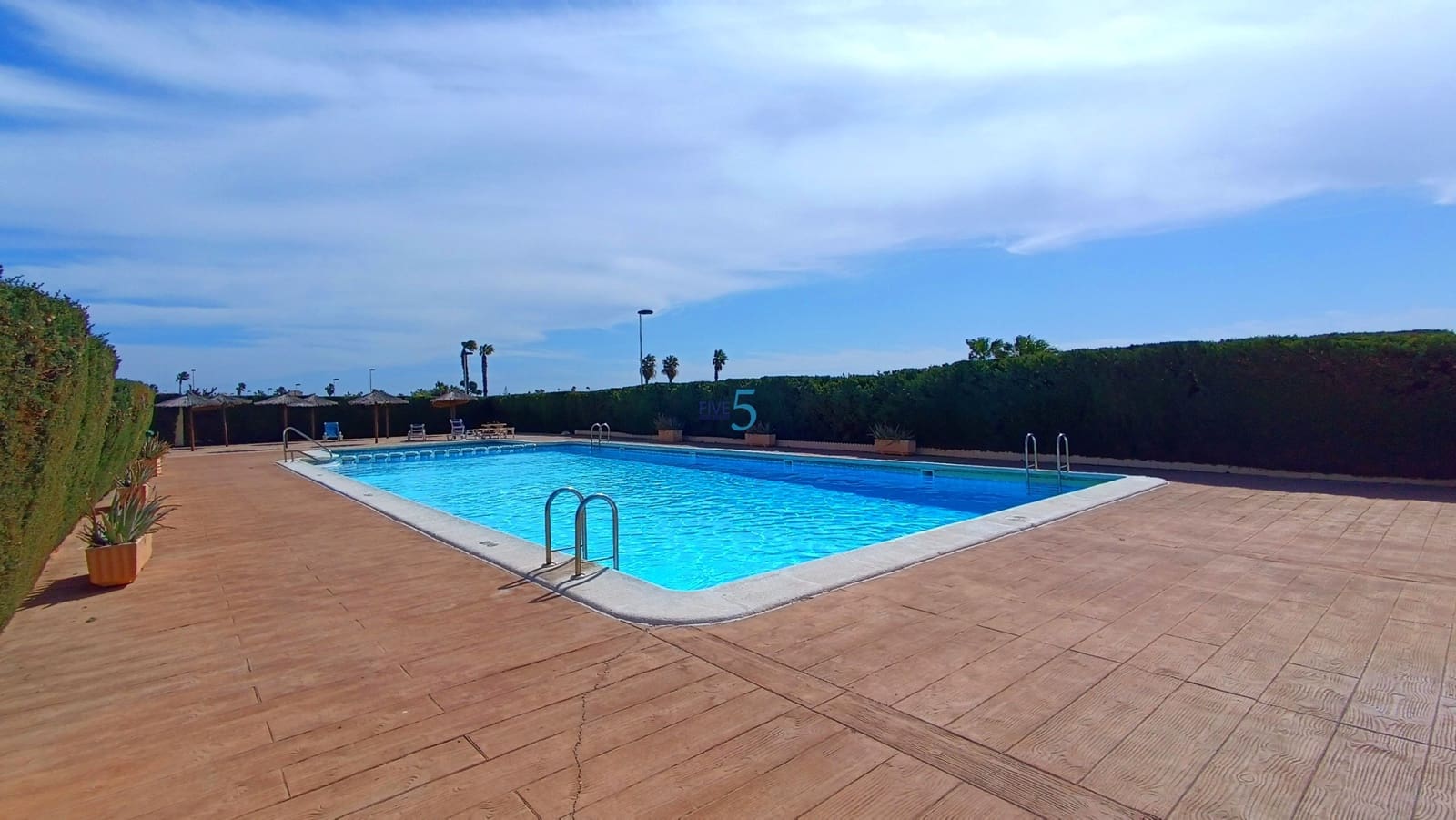 2 quarto Casa em Banda para venda em Torrevieja com piscina - 185 000 € (Ref: 9697778)