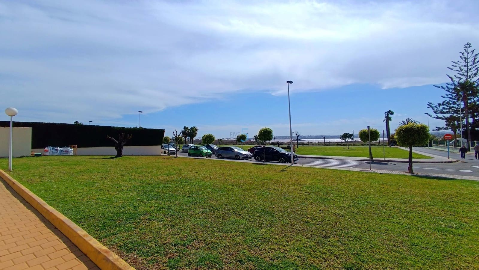 2 quarto Casa em Banda para venda em Torrevieja com piscina - 185 000 € (Ref: 9697778)