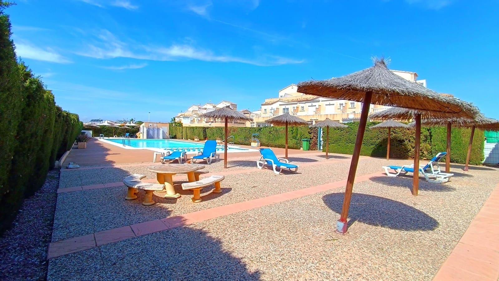 2 quarto Casa em Banda para venda em Torrevieja com piscina - 185 000 € (Ref: 9697778)