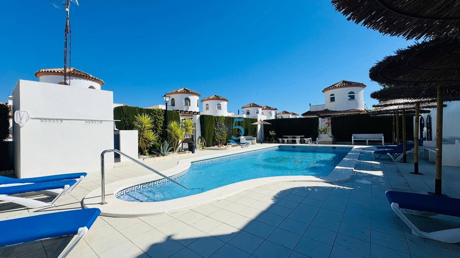 3 chambre Villa/Maison à vendre à El Raso avec piscine - 245 000 € (Ref: 9697779)