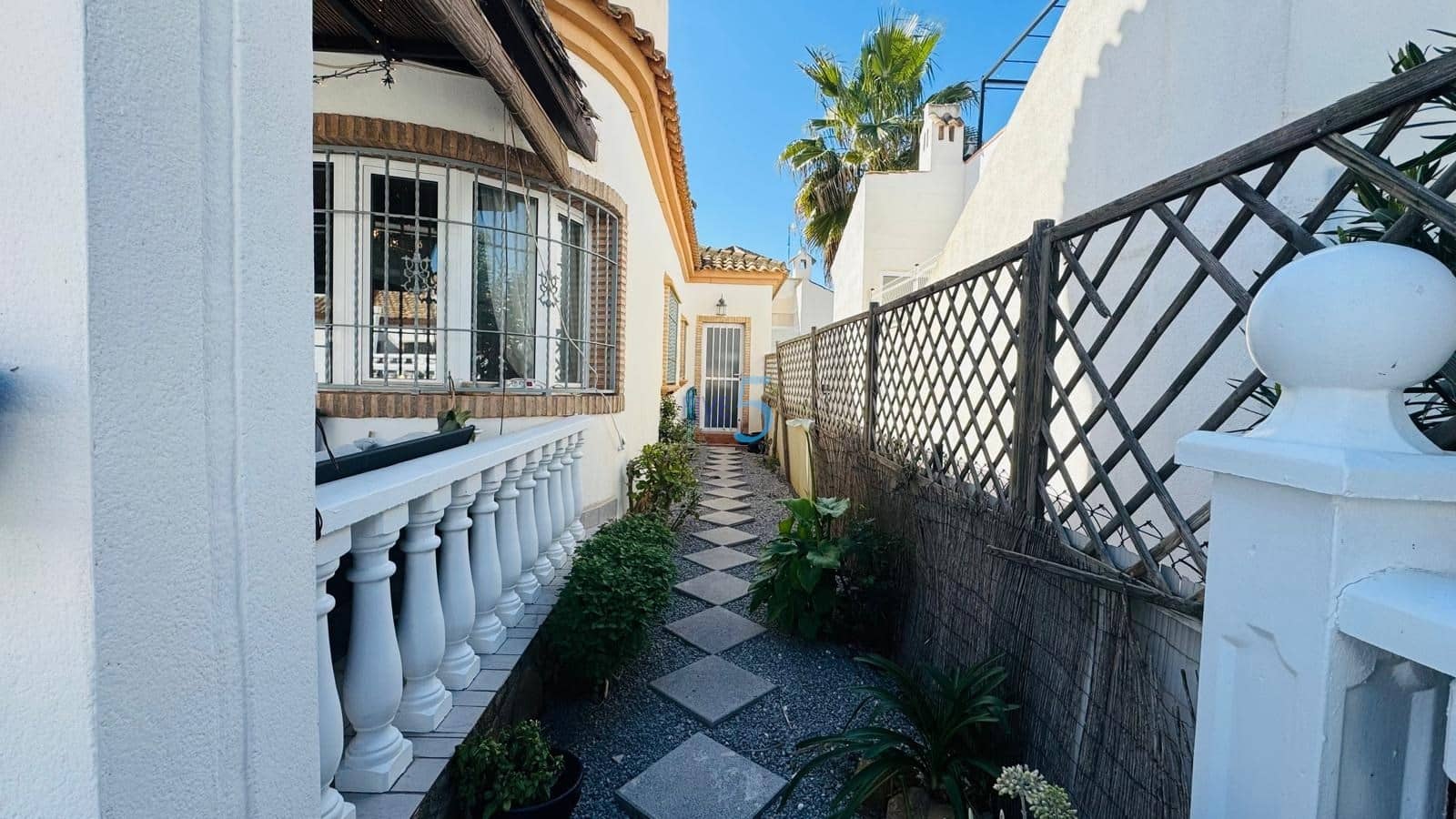 3 chambre Villa/Maison à vendre à El Raso avec piscine - 245 000 € (Ref: 9697779)