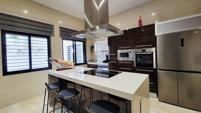 4 chambre Villa/Maison à vendre à Torre de la Horadada, Pilar de la Horadada avec piscine garage - 595 000 € (Ref: 9700016)