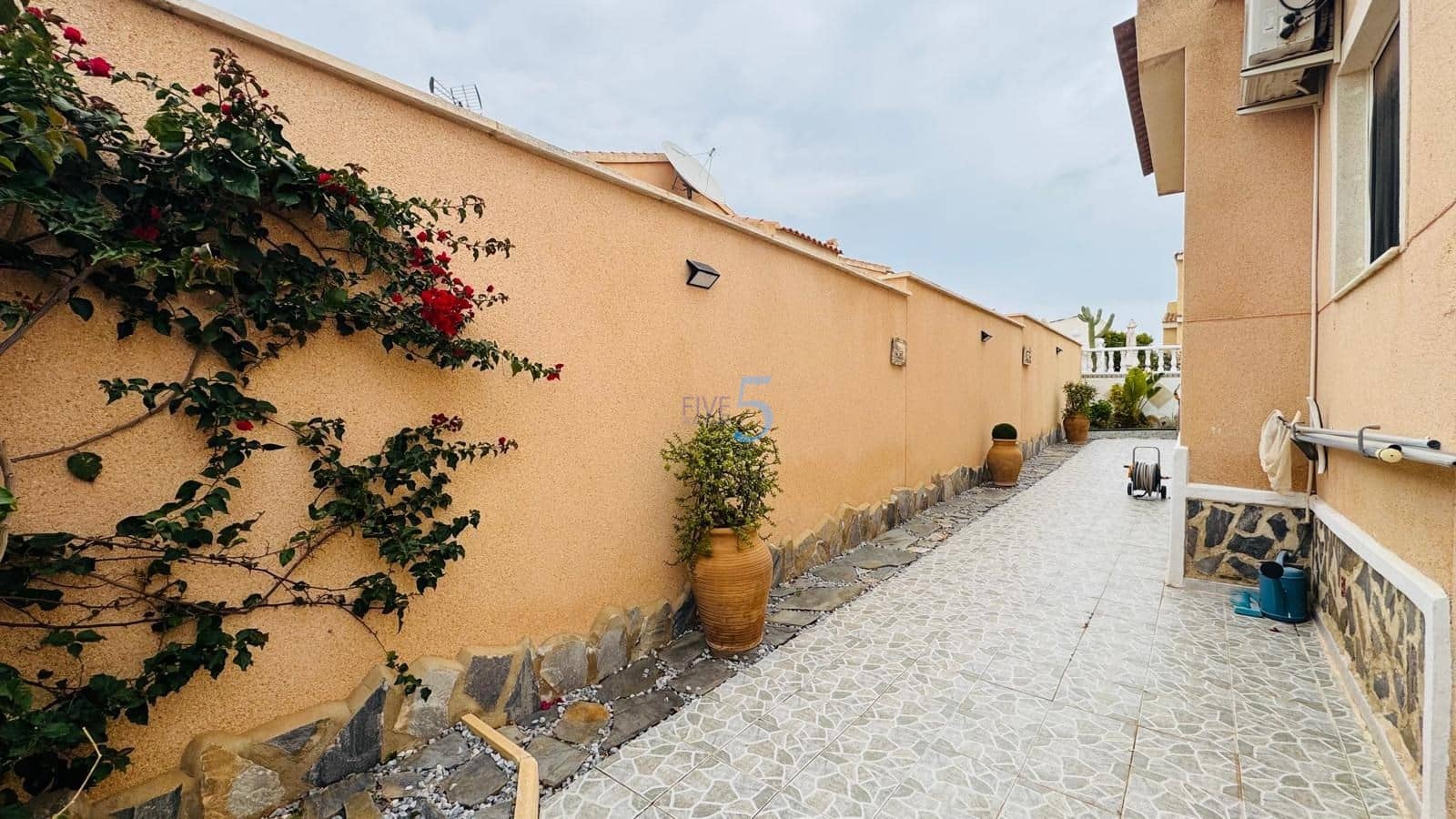 3 chambre Villa/Maison à vendre à Ciudad Quesada avec piscine garage - 299 995 € (Ref: 9703253)