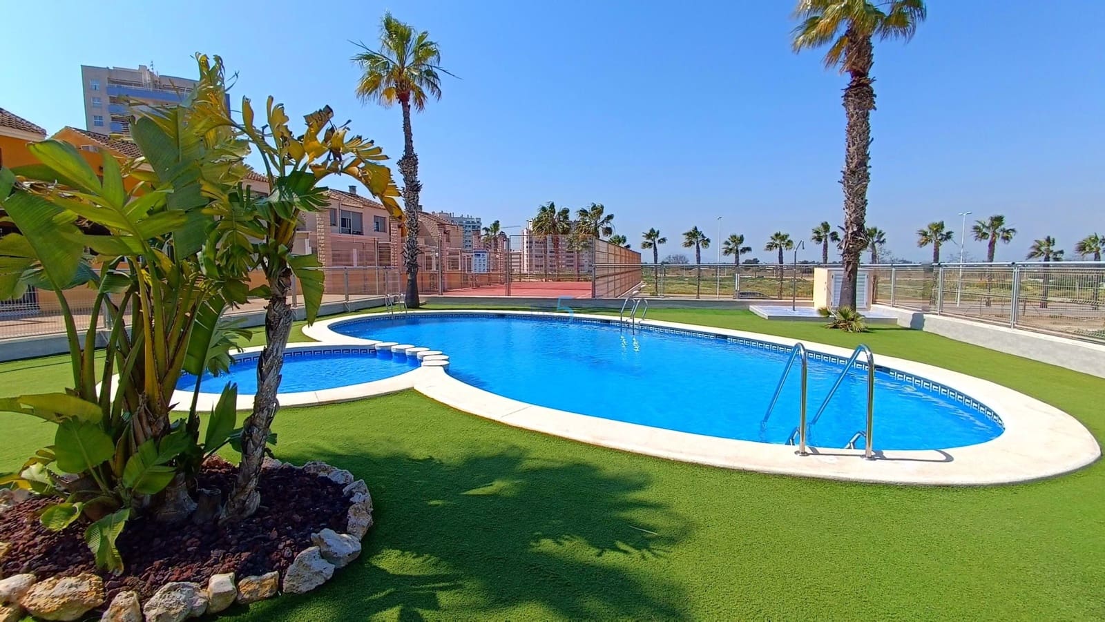 2 sovrum Lägenhet till salu i Guardamar del Segura med pool - 159 995 € (Ref: 9709187)