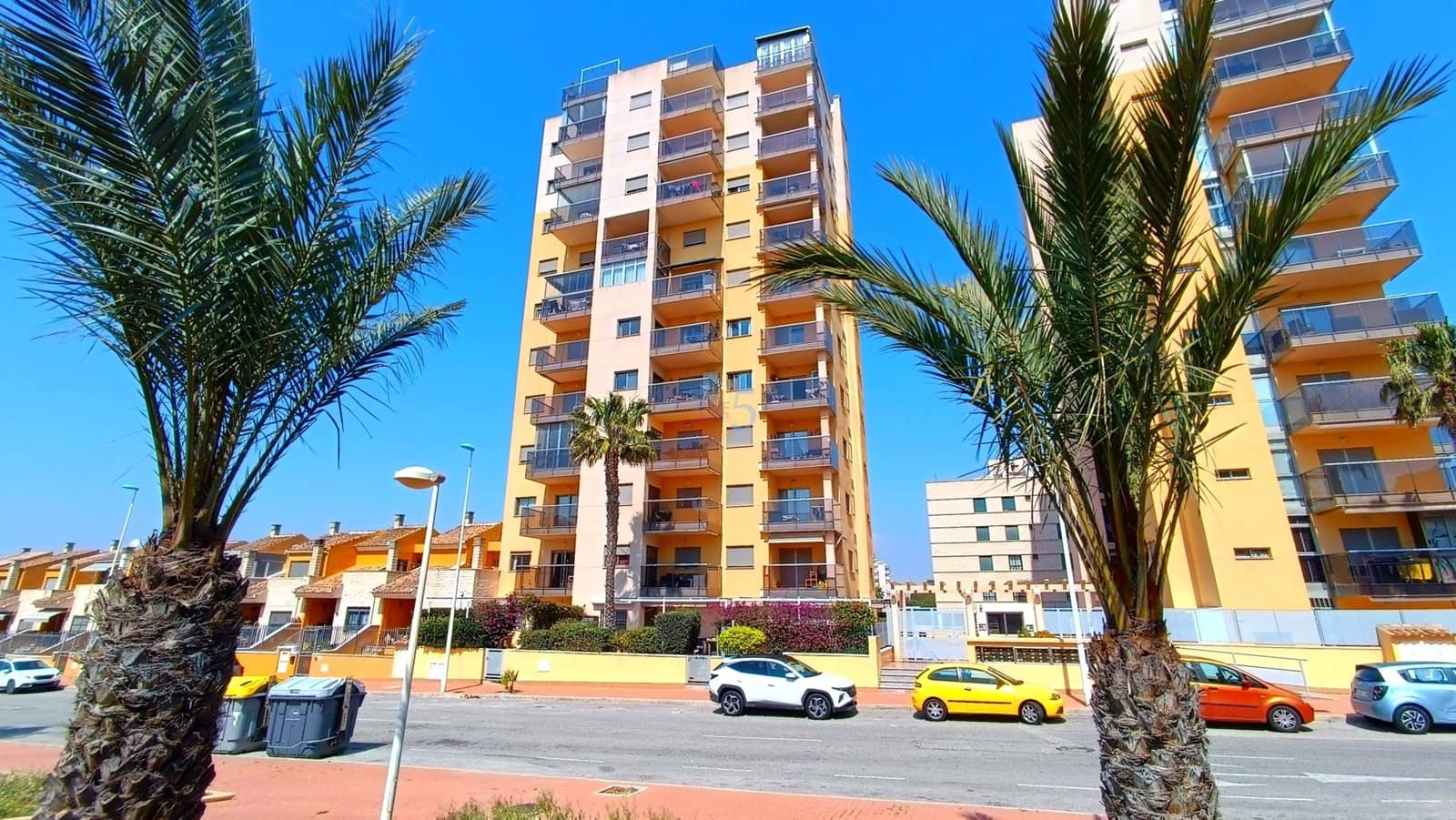 2 sovrum Lägenhet till salu i Guardamar del Segura med pool - 159 995 € (Ref: 9709187)