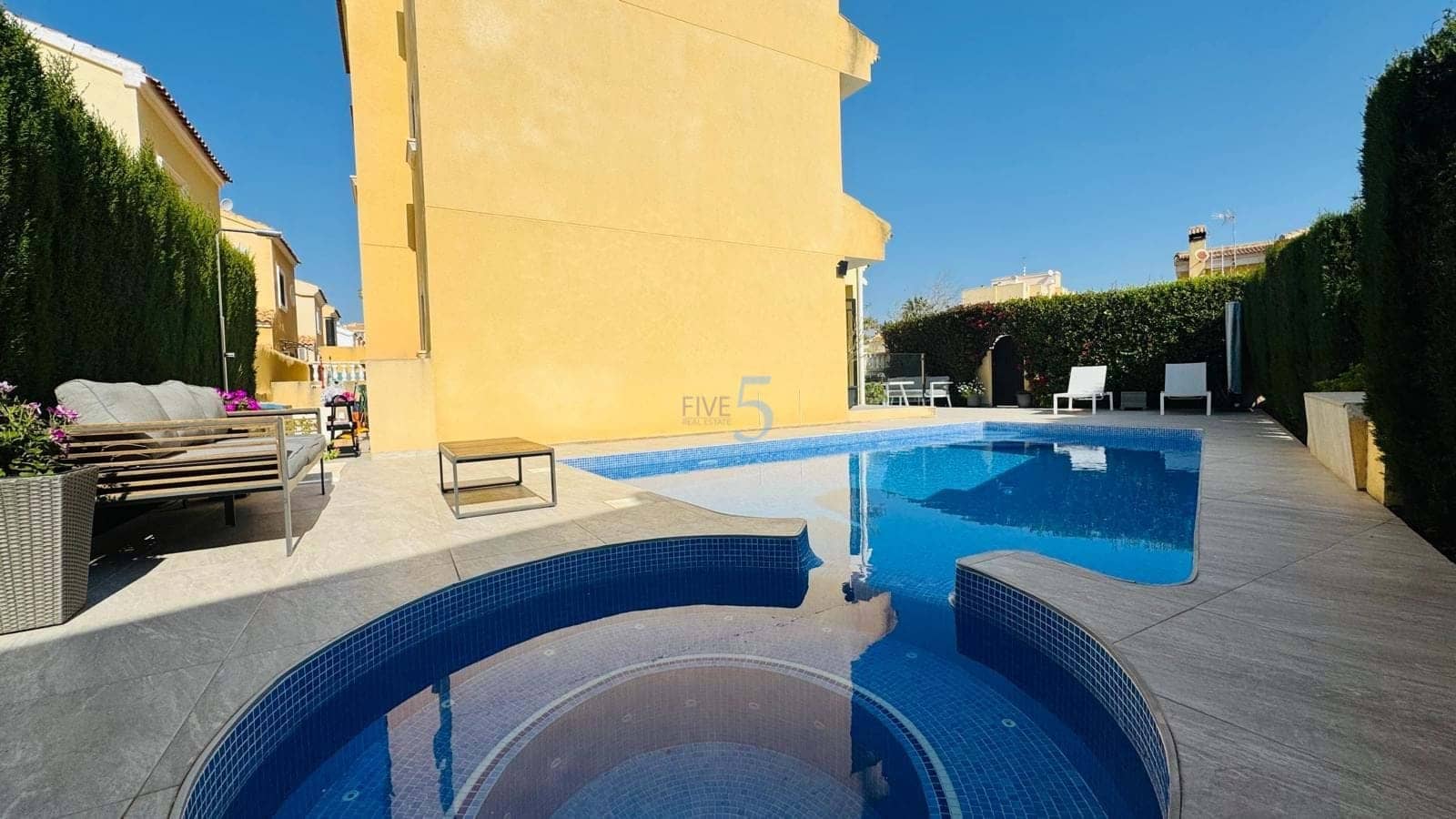 3 slaapkamer Huis te koop in Orihuela Costa met zwembad - € 290.000 (Ref: 9709447)