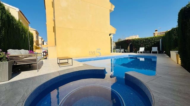 Casa de 3 habitaciones en Lomas de Cabo Roig - Los Dolses, Orihuela en venta con piscina - 290.000 € (Ref: 9709447)