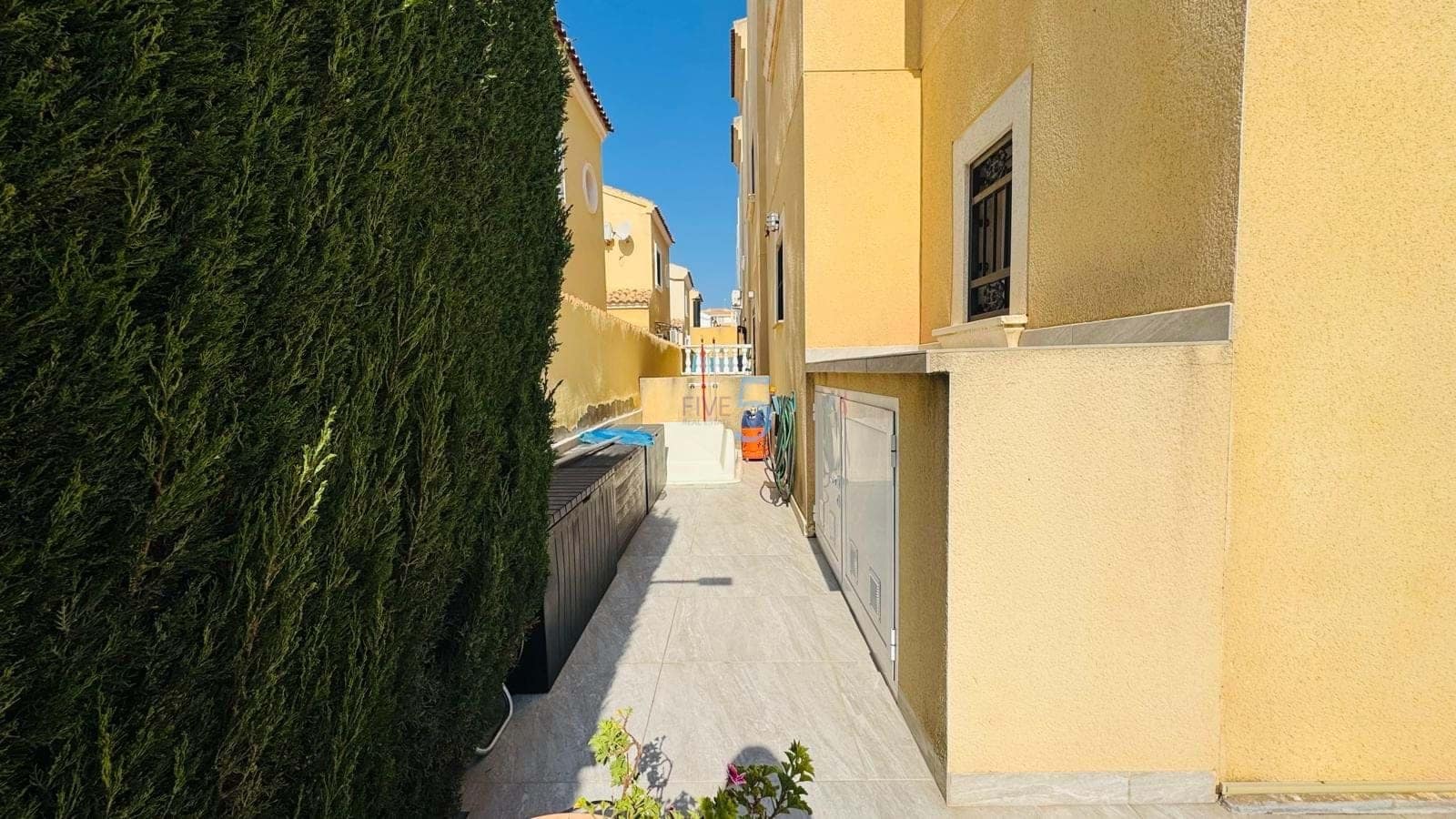 3 slaapkamer Huis te koop in Orihuela Costa met zwembad - € 290.000 (Ref: 9709447)