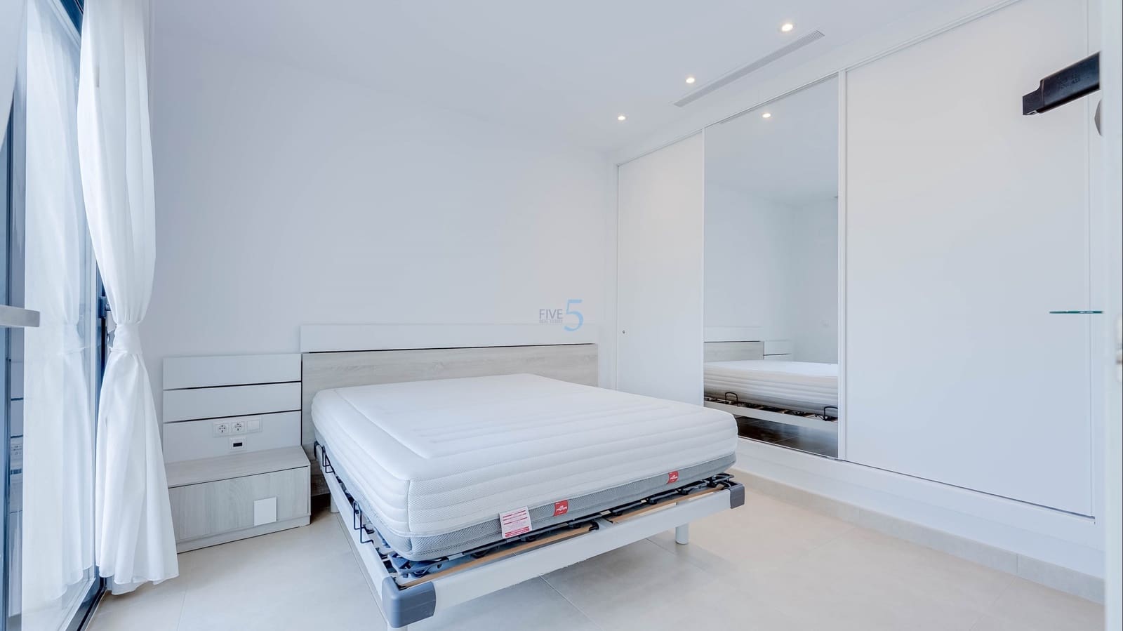 3 sypialnia Willa na sprzedaż w Benijofar z basenem garażem - 374 990 € (Ref: 9713558)