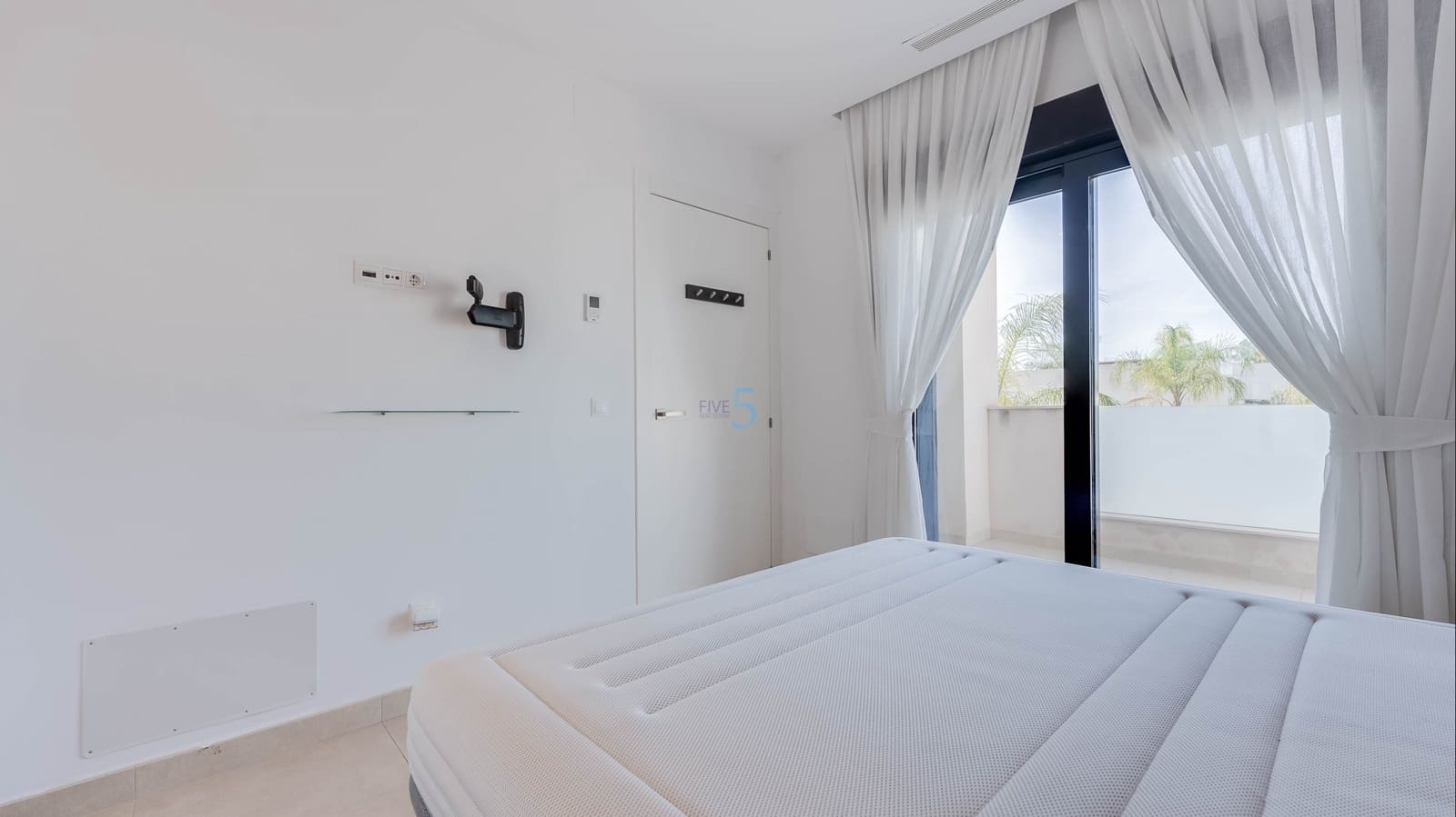 3 sypialnia Willa na sprzedaż w Benijofar z basenem garażem - 374 990 € (Ref: 9713558)