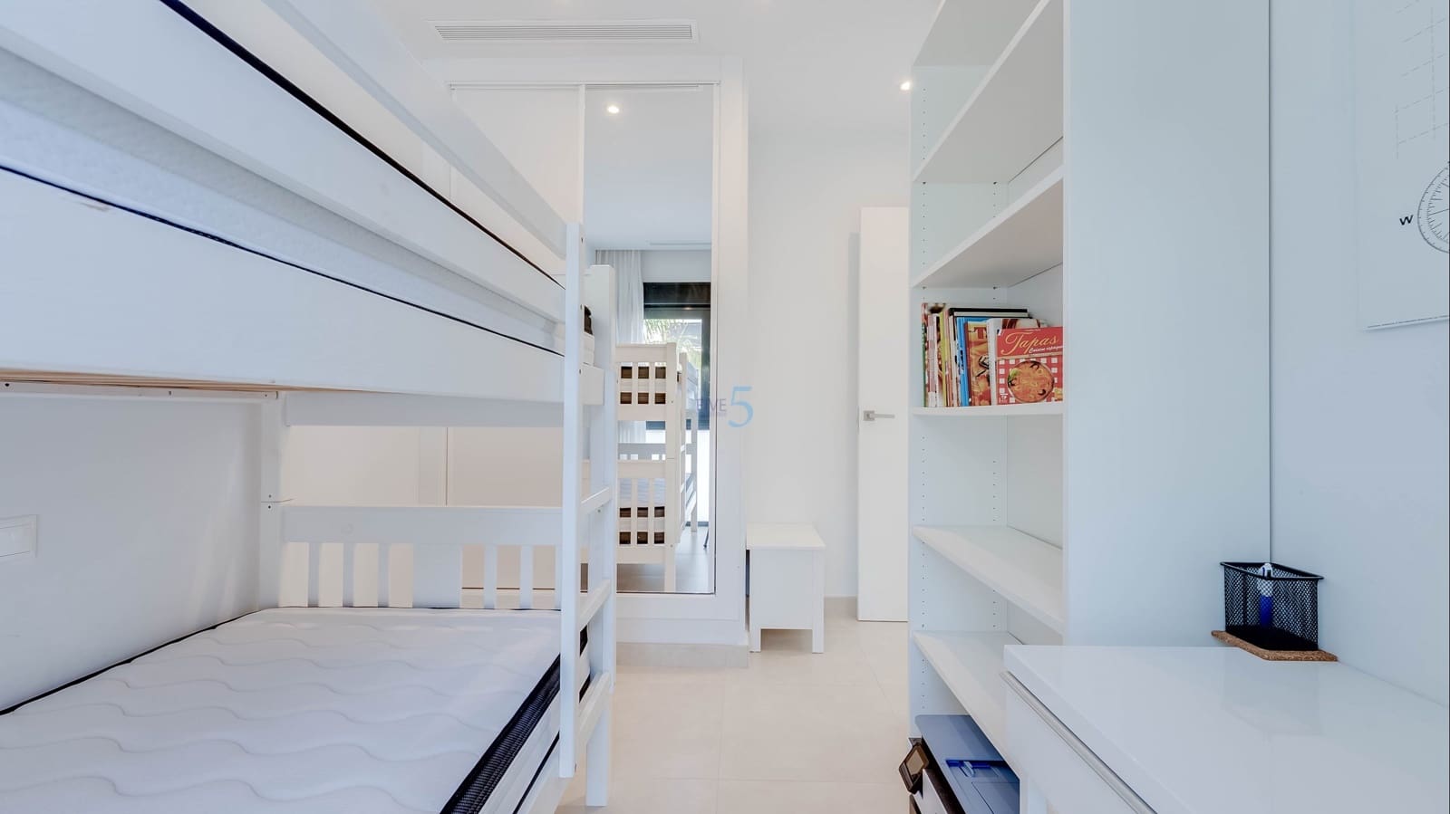 3 sypialnia Willa na sprzedaż w Benijofar z basenem garażem - 374 990 € (Ref: 9713558)