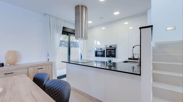 3 sypialnia Willa na sprzedaż w Benijófar z basenem garażem - 389 995 € (Ref: 9713558)