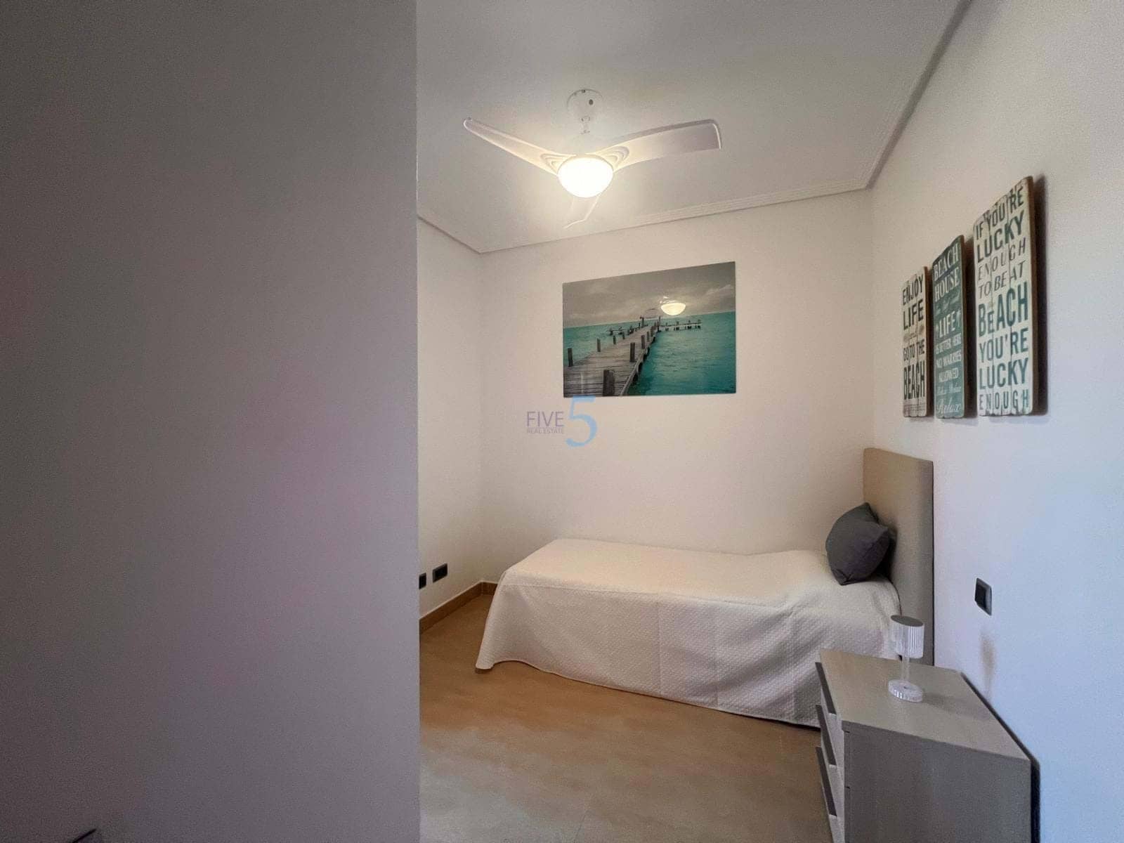 3 makuuhuone Huoneisto myytävänä paikassa Los Alcazares mukana uima-altaan 
autotalli - 265 000 € (Ref: 9713902)