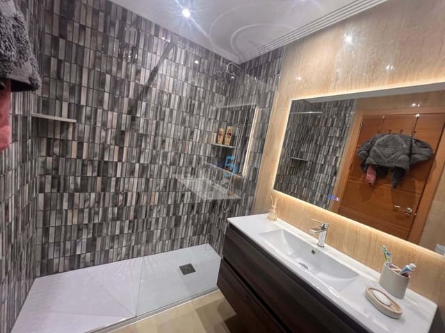 3 makuuhuone Huoneisto myytävänä paikassa Los Alcázares mukana uima-altaan 
autotalli - 265 000 € (Ref: 9713902)