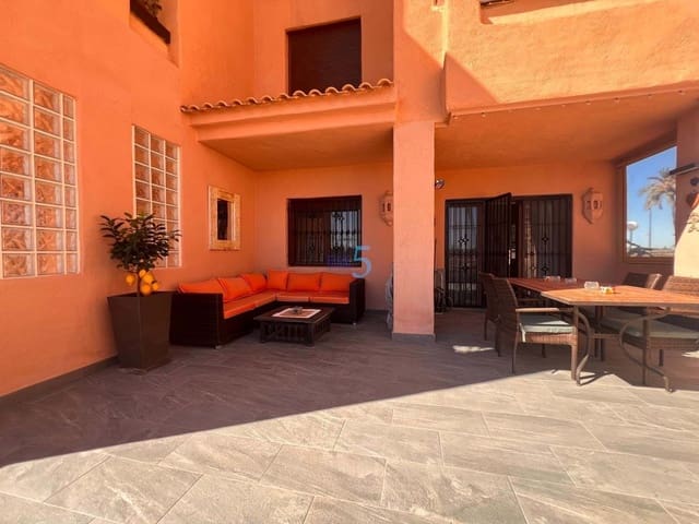 3 makuuhuone Huoneisto myytävänä paikassa Los Alcázares mukana uima-altaan 
autotalli - 265 000 € (Ref: 9713902)