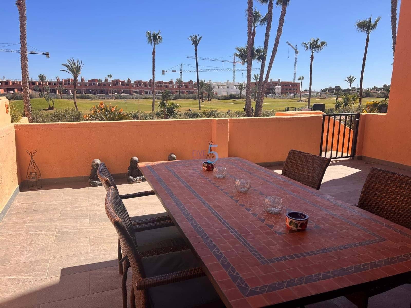 3 makuuhuone Huoneisto myytävänä paikassa Los Alcazares mukana uima-altaan 
autotalli - 265 000 € (Ref: 9713902)