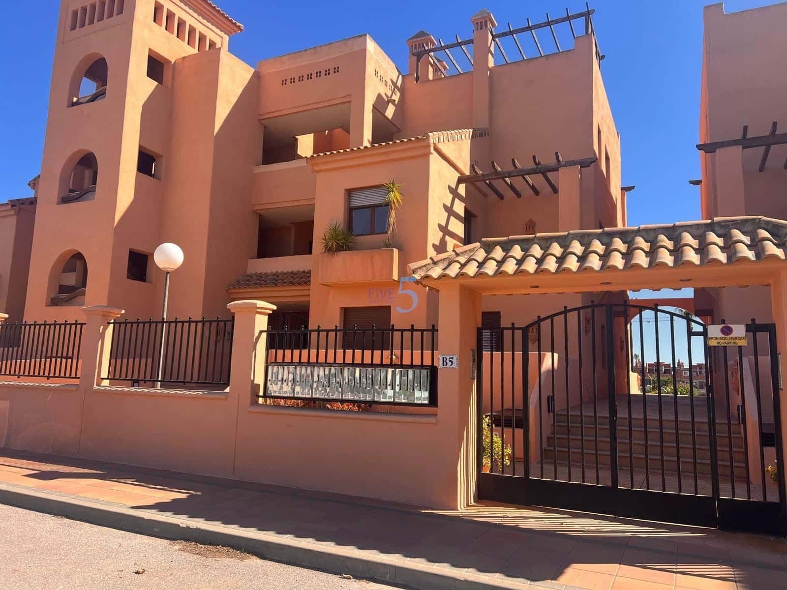 3 makuuhuone Huoneisto myytävänä paikassa Los Alcazares mukana uima-altaan 
autotalli - 265 000 € (Ref: 9713902)