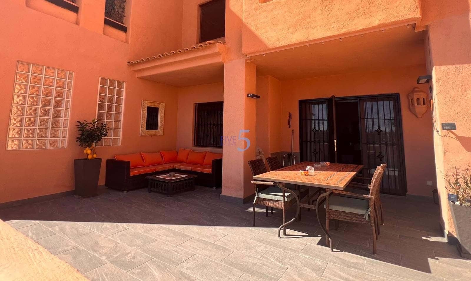 3 makuuhuone Huoneisto myytävänä paikassa Los Alcazares mukana uima-altaan 
autotalli - 265 000 € (Ref: 9713902)