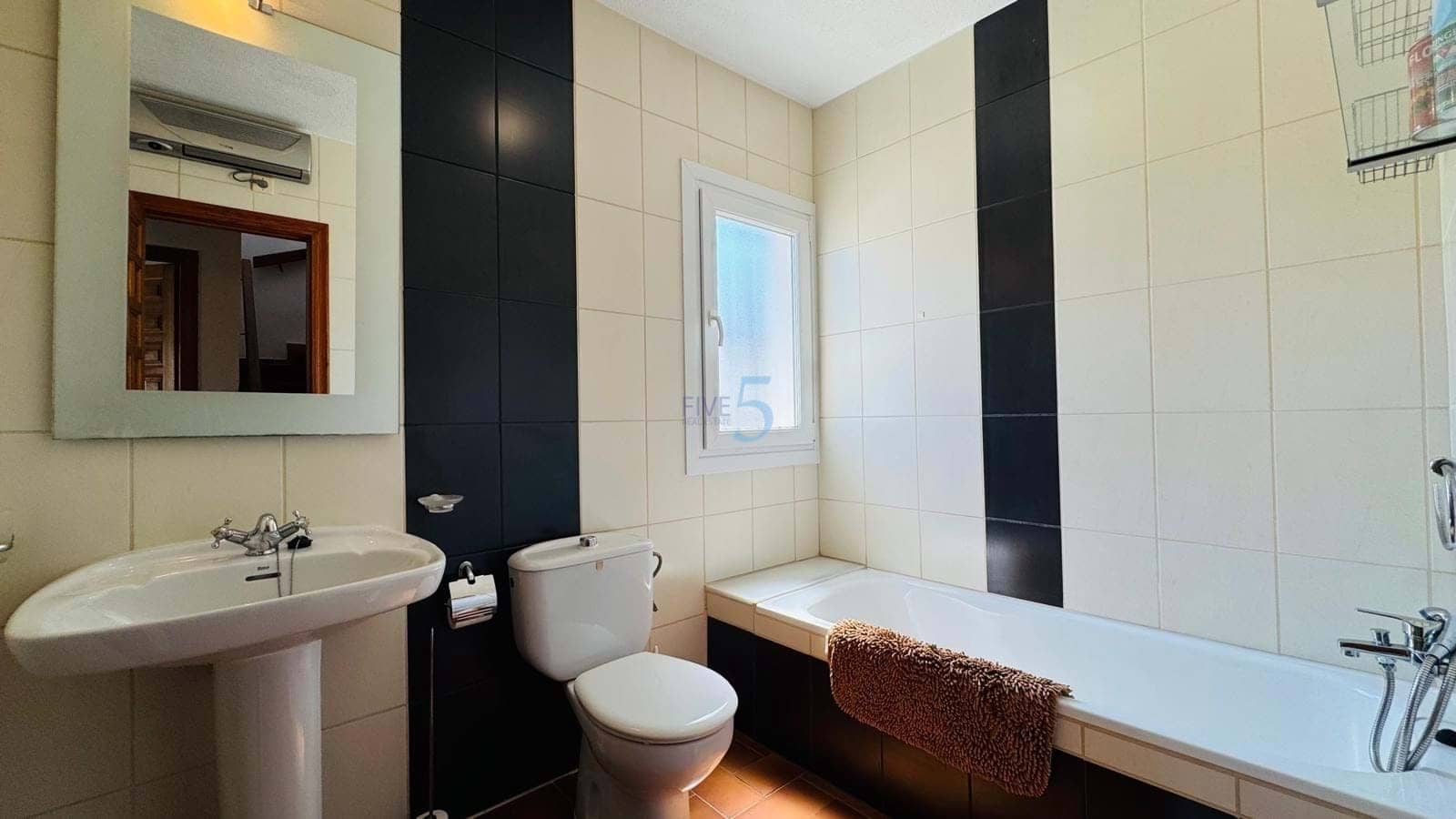 3 sypialnia Willa na sprzedaż w Villamartin z basenem - 365 000 € (Ref: 9715380)