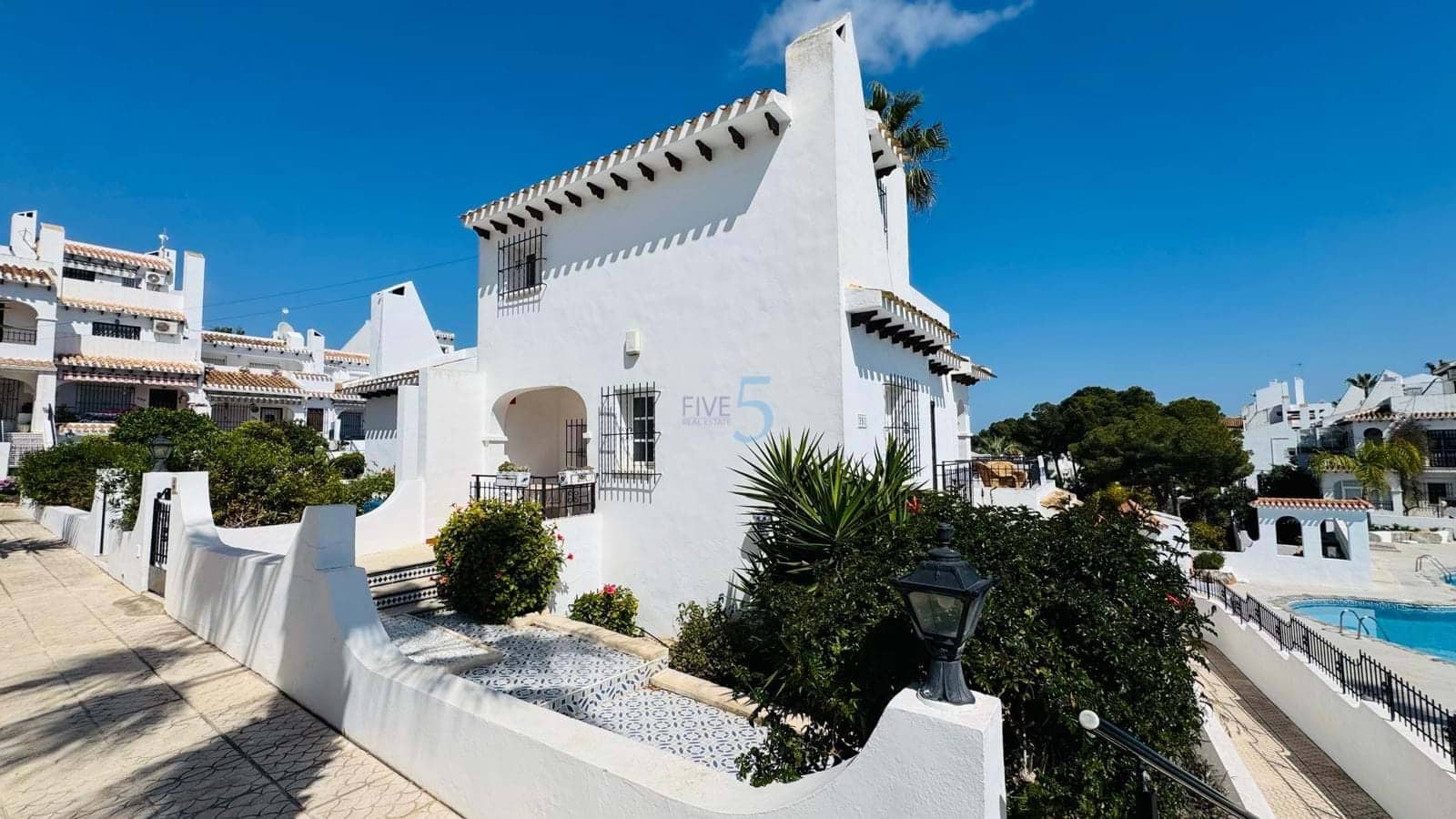 3 sypialnia Willa na sprzedaż w Villamartin z basenem - 365 000 € (Ref: 9715380)