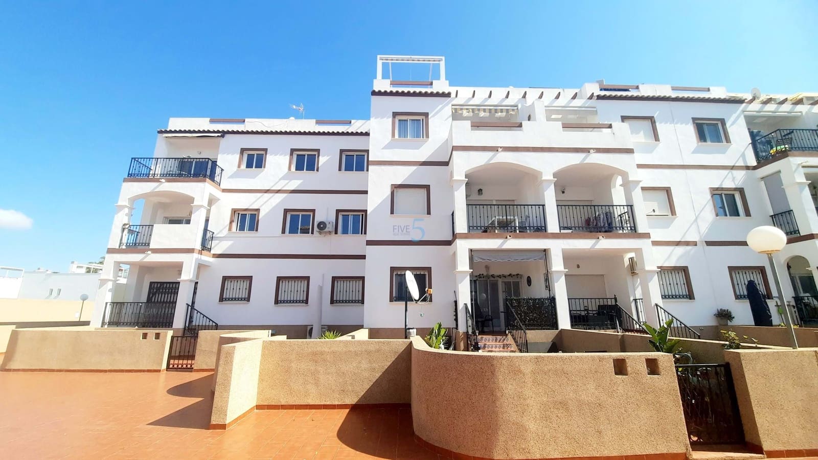 2 soverom Leilighet til salgs i Orihuela Costa med svømmebasseng garasje - € 198 000 (Ref: 9716687)