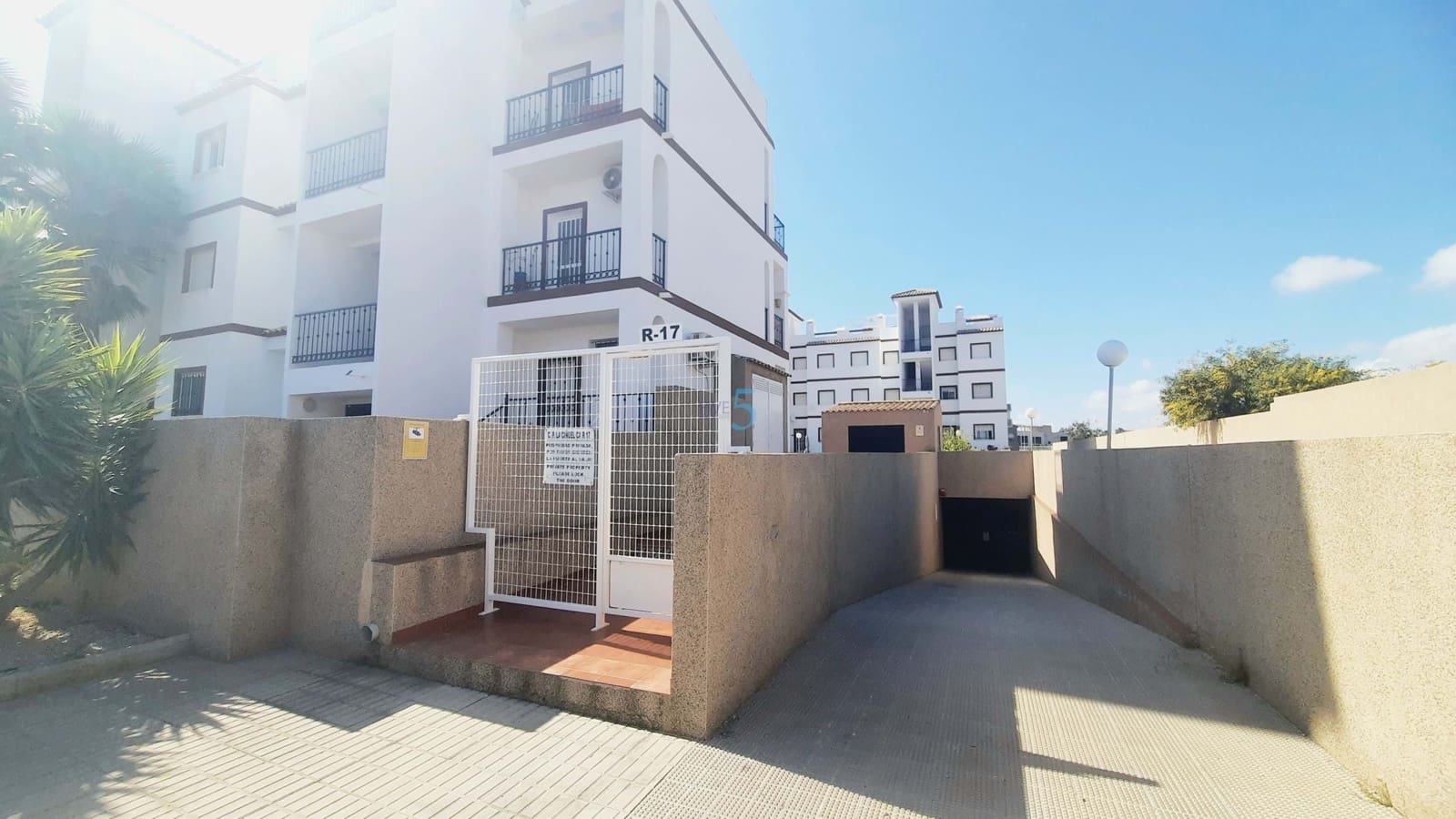 2 soverom Leilighet til salgs i Orihuela Costa med svømmebasseng garasje - € 198 000 (Ref: 9716687)