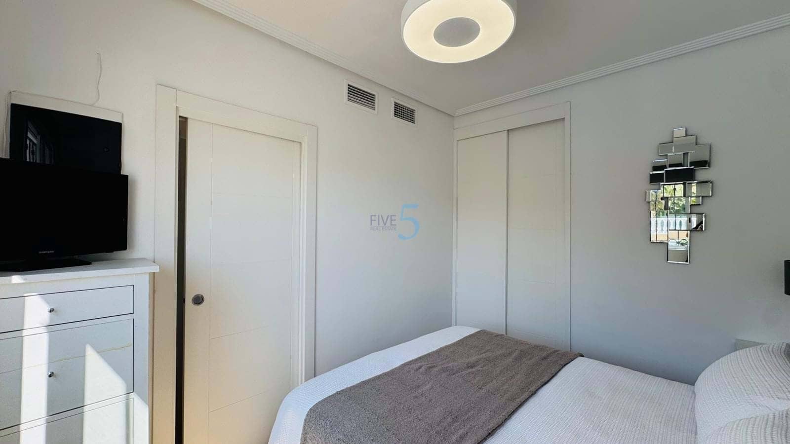 2 makuuhuone Huoneisto myytävänä paikassa Orihuela Costa mukana uima-altaan 
autotalli - 239 000 € (Ref: 9716689)