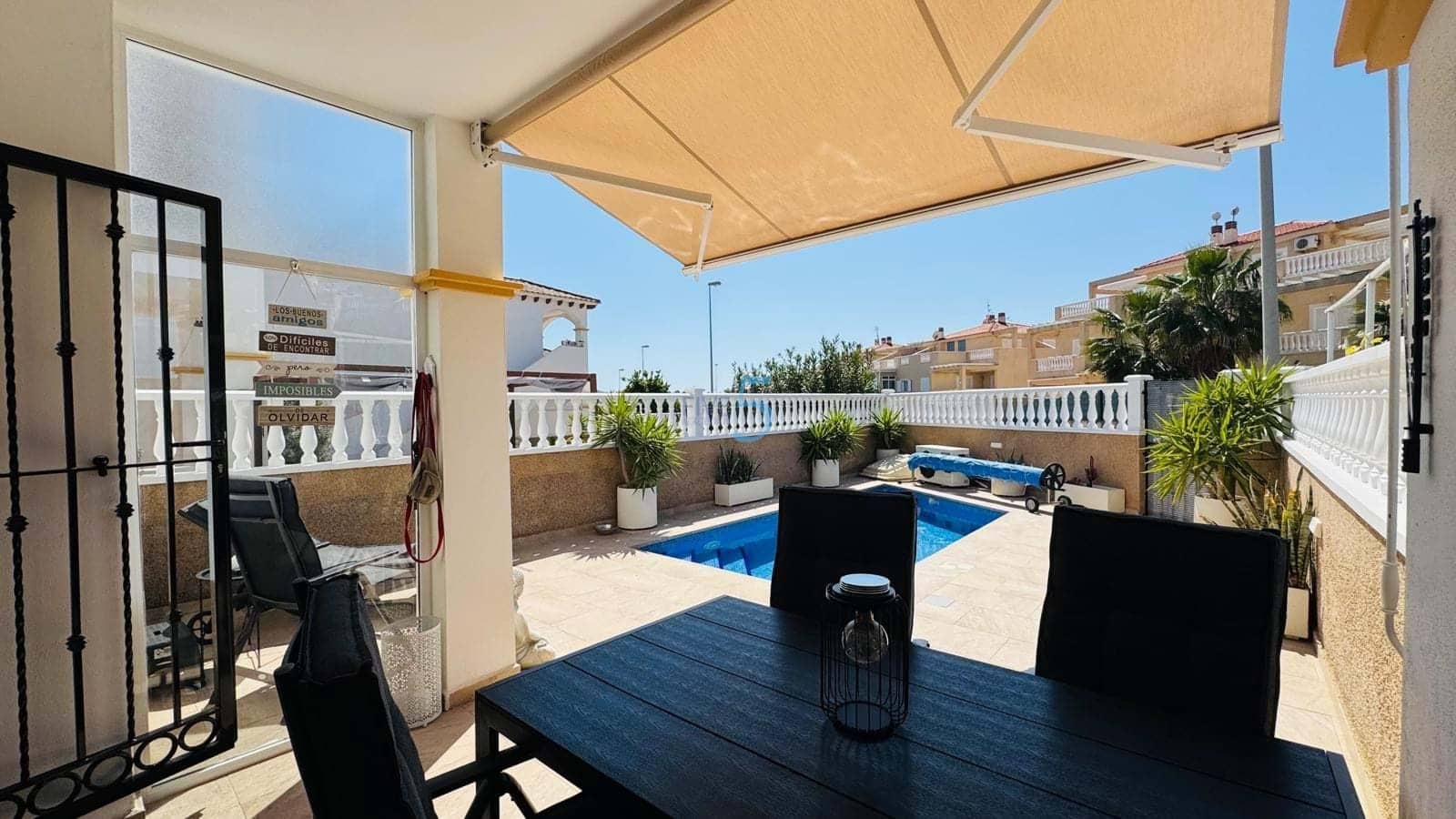 2 makuuhuone Huoneisto myytävänä paikassa Orihuela Costa mukana uima-altaan 
autotalli - 239 000 € (Ref: 9716689)