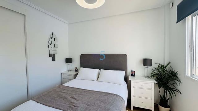 2 makuuhuone Huoneisto myytävänä paikassa Punta Prima, Orihuela mukana uima-altaan 
autotalli - 239 000 € (Ref: 9716689)