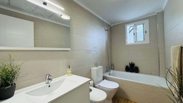 2 makuuhuone Huoneisto myytävänä paikassa Punta Prima, Orihuela mukana uima-altaan 
autotalli - 239 000 € (Ref: 9716689)