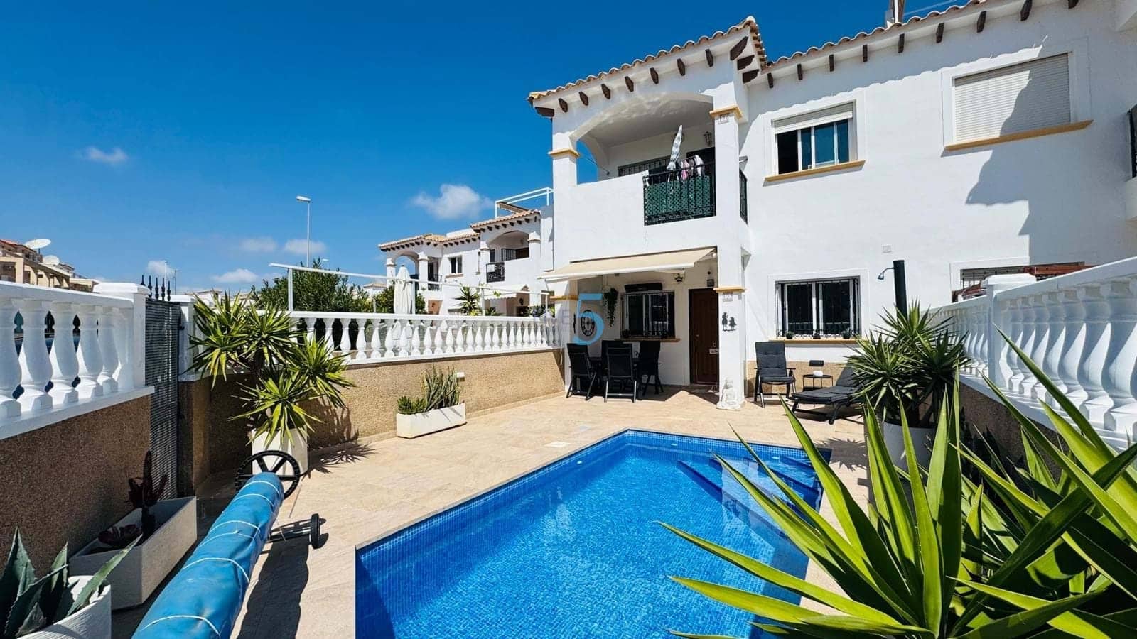 2 makuuhuone Huoneisto myytävänä paikassa Orihuela Costa mukana uima-altaan 
autotalli - 239 000 € (Ref: 9716689)