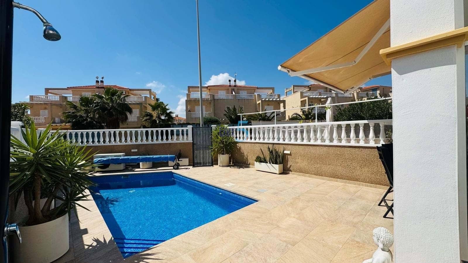 2 makuuhuone Huoneisto myytävänä paikassa Orihuela Costa mukana uima-altaan 
autotalli - 239 000 € (Ref: 9716689)