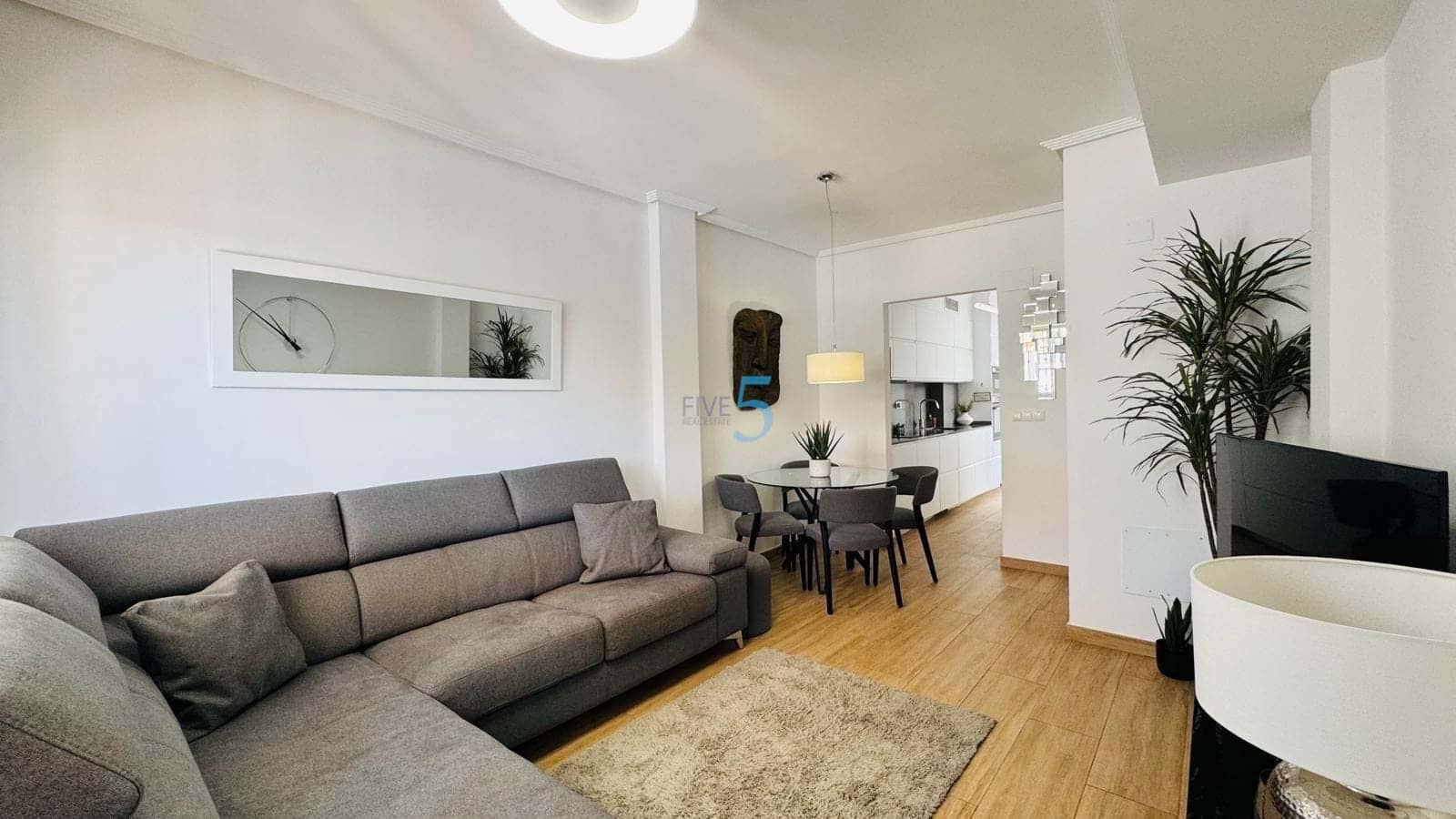 2 makuuhuone Huoneisto myytävänä paikassa Orihuela Costa mukana uima-altaan 
autotalli - 239 000 € (Ref: 9716689)