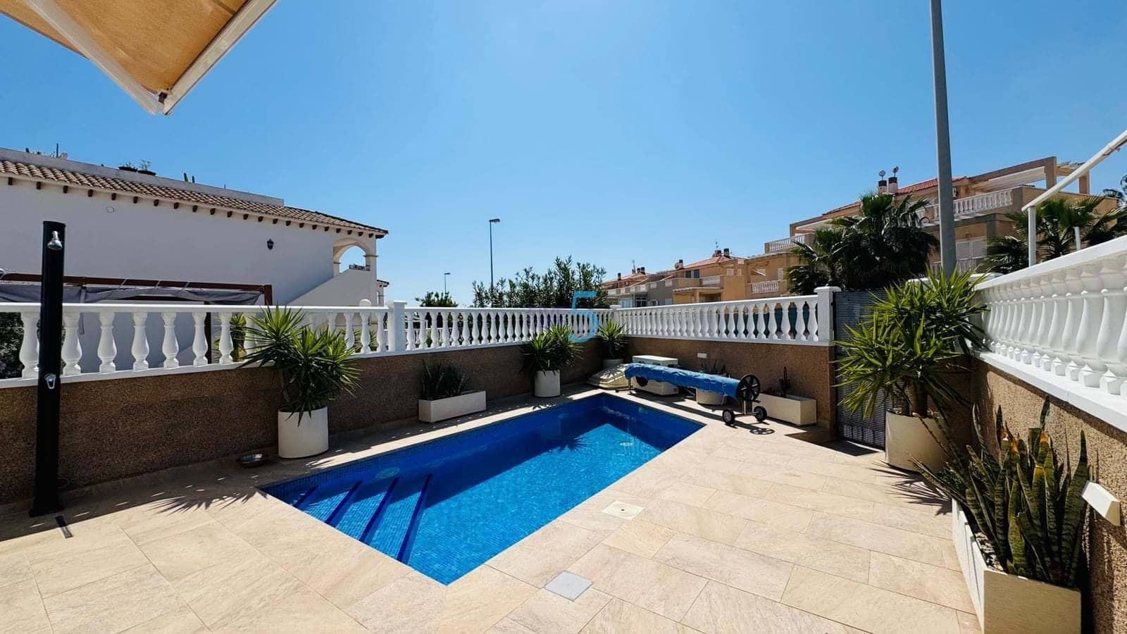 2 makuuhuone Huoneisto myytävänä paikassa Orihuela Costa mukana uima-altaan 
autotalli - 239 000 € (Ref: 9716689)